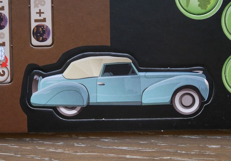 Le marqueur du premier joueur.  Ambiance années 40 avec l'Oldsmobile et ses pneus blancs.