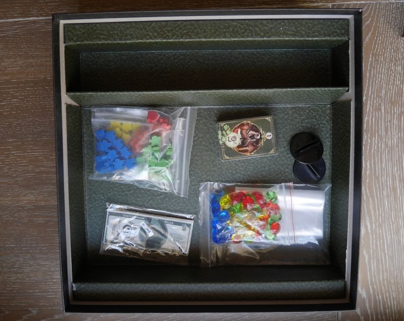 Le séparateur s'est un peu fait écraser pendant le transport car le plateau ne reposait pas sur les bords. Dommage !