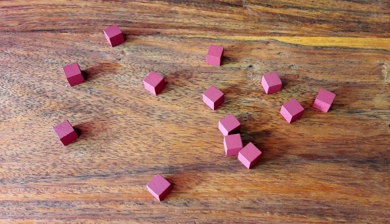 Que serait un jeu sans ses cubes... d'un violet-rose du plus bel effet :D