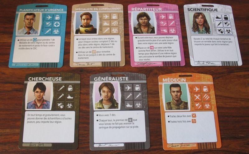 Les cartes personnages de nos sauveurs avec leurs caractéristiques spéciales...