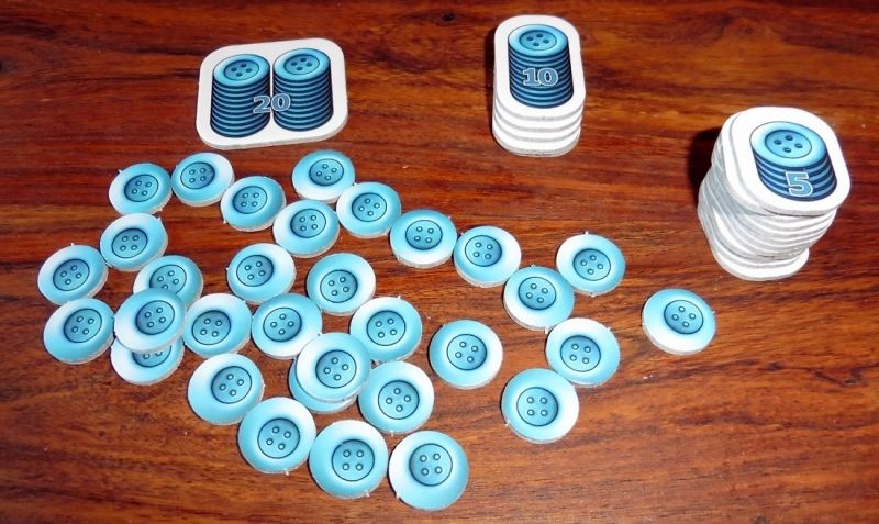 Les boutons constituent à la fois la monnaie durant le jeu et des points de victoire en fin de partie, il faudra les utiliser à bon escient !