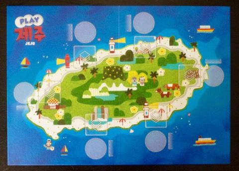 Un beau plateau bien solide et bien illustré avec au centre de l'île le dessin du volcan Hallasan point culminant de la Corée du Sud.