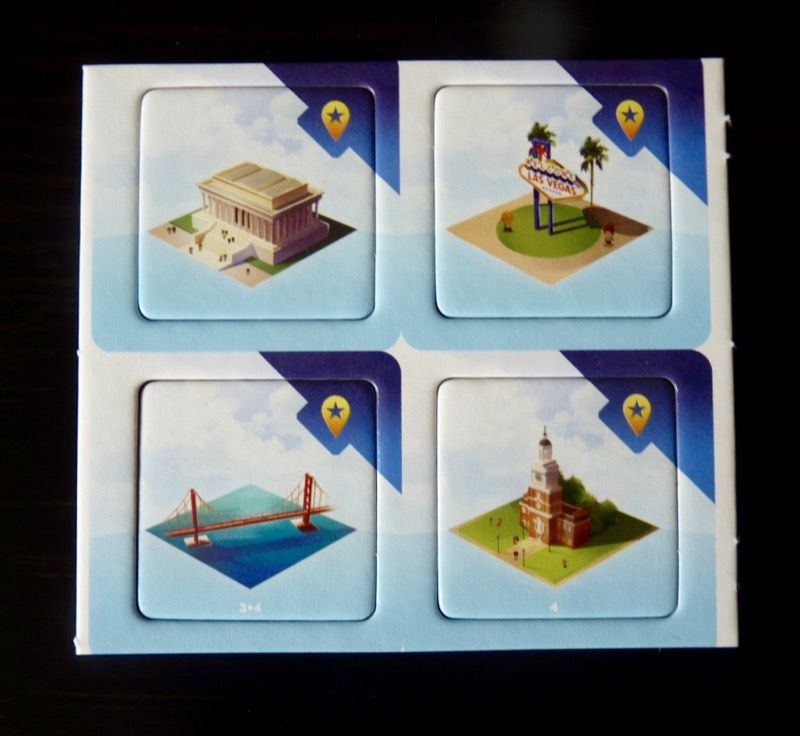 Les 4 tuiles bonus édition USA laissées dans la boîte suite à une erreur d'impression... Merci DoW !!!