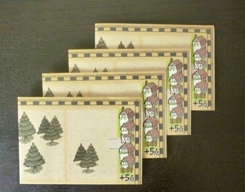 Au vu de la boite, on se doute que les plateaux ne sont pas en carton mais sur une grande feuille A3 pliée de qualité correcte.