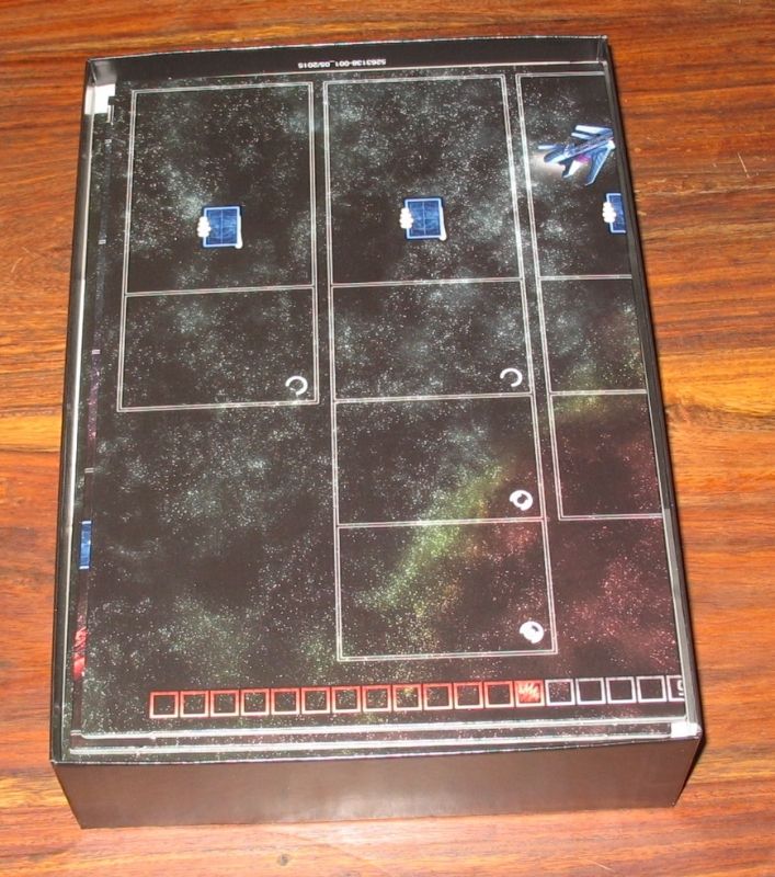 3 plateaux recto/verso plié en 2 et représentant 4 vaisseaux différents permettront de varier les batailles