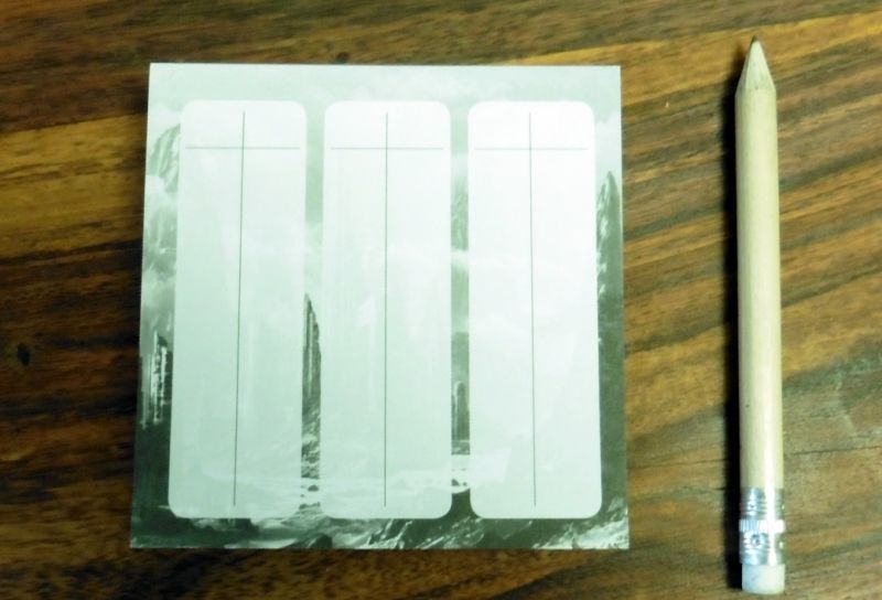 On fournit un carnet de score et un crayon tout de même :) 