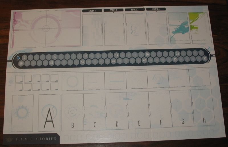 Il est un peu vide tant qu'on y a pas placé des cartes, des pions et des jetons : on reste dans le neutre et l'abstrait