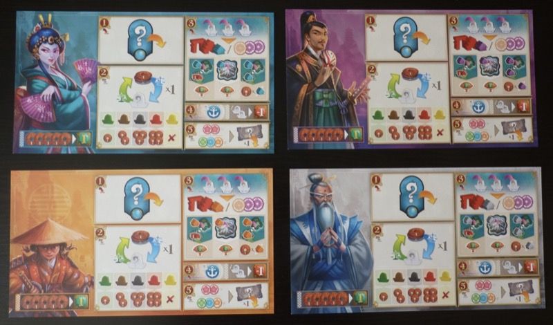 4 aides de jeu au format 15X27cm en carton souple.