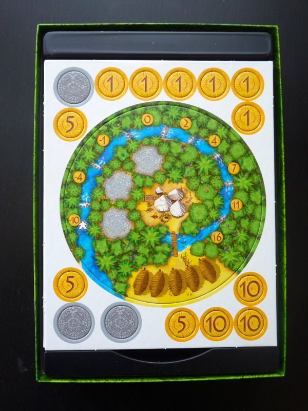 Un plateau individuel du joueur blanc avec quelques pièces d'or et des jetons soleil bien épais.