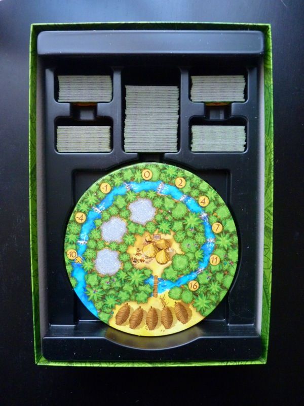 Avec l'emplacement pour les 4 plateaux village.