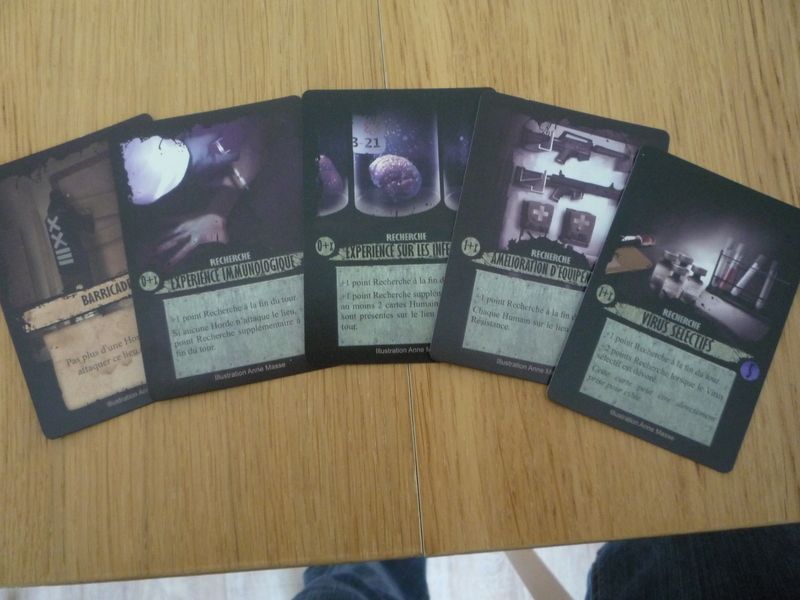 Les cartes "Recherche" et la carte "Barricade"