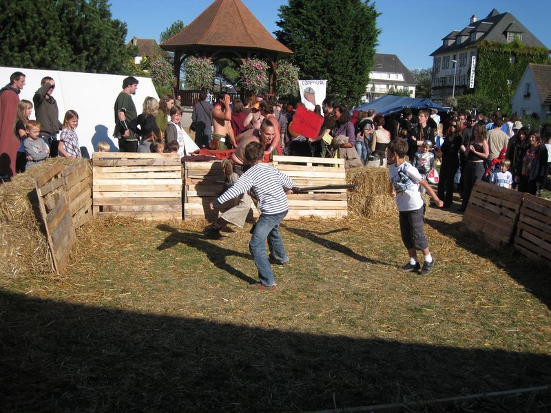 Les épées sont en mousse