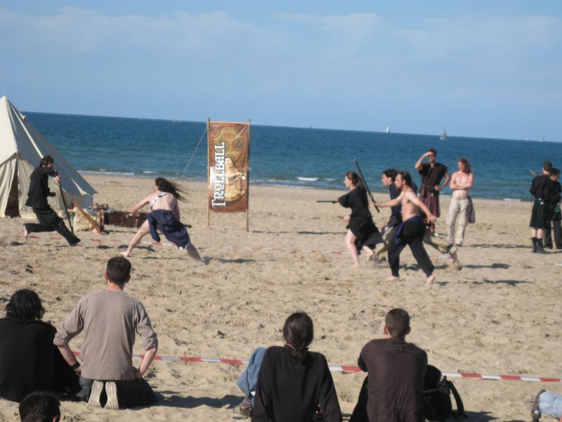 Et sur la plage, un tournois de TrollBall, évidemment !