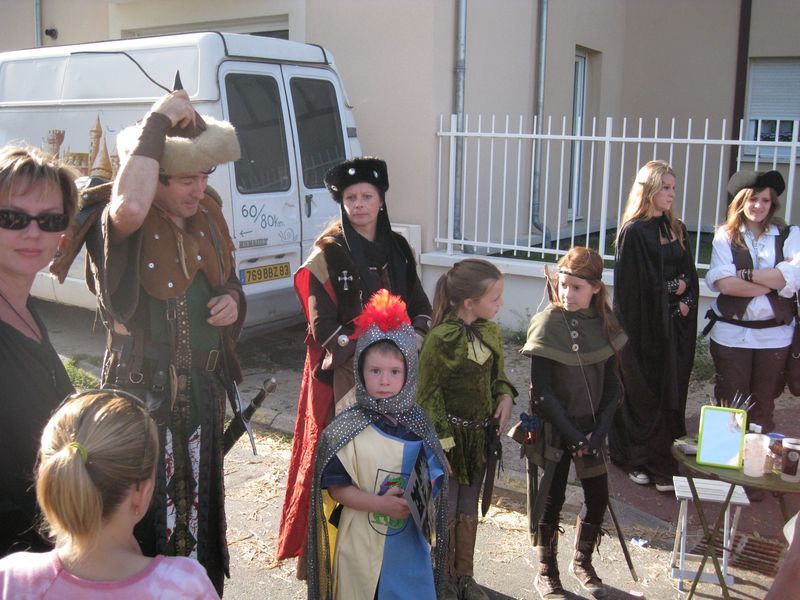 Des familles venaient déguisées.