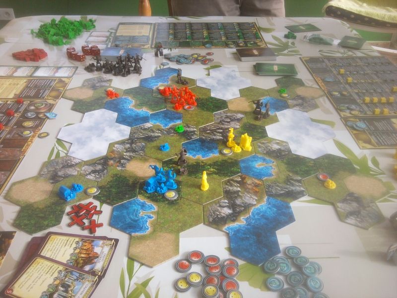 La course à l'armement démarre. Caro (rouge) semble être la 1ère à vouloir dégainer. A noter que les verts de  Philippe sont à poil