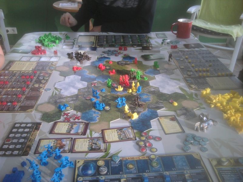 Cette incursion de Caro au centre de la carte va déclencher pas mal de choses