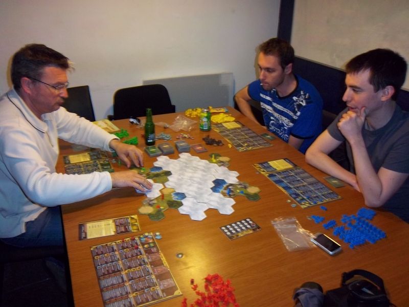 La partie va commencer. de g.à d. messieurs Cormyr, Kapitch, Vincent. 