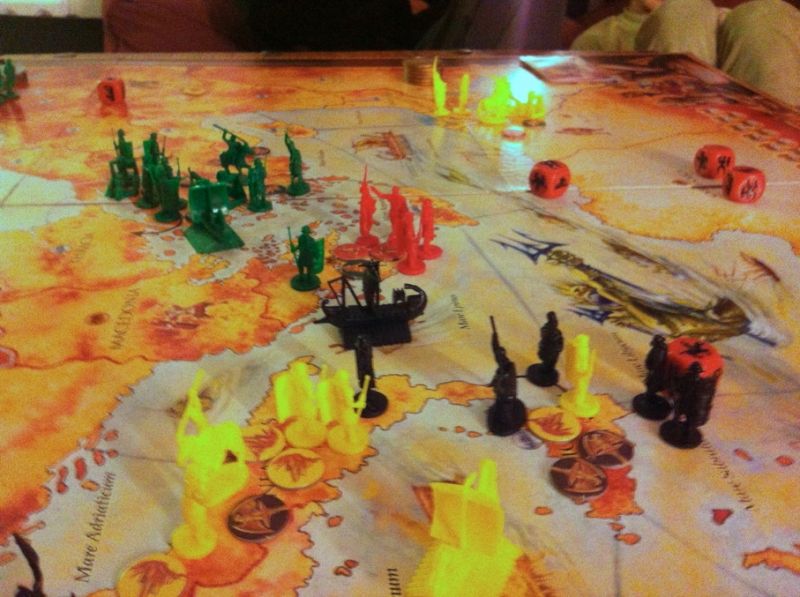 Le Loup jaune et l'Aigle noir se contestent l'Italie : il s'allieront toute la partie pour éviter un affrontement désastreux