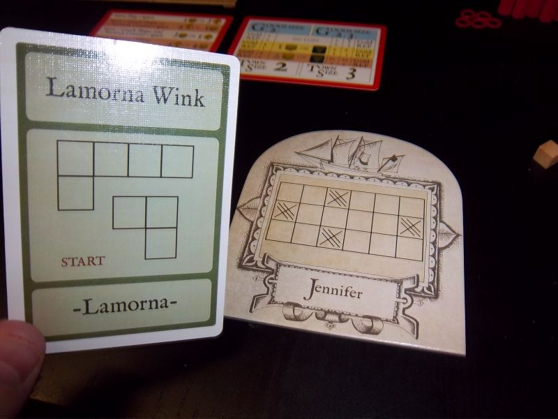 Mon navire et une cache secrete...au fond, les aides de jeux : il m'a fallu du temps avant de tout comprendre ce qu'il y a dessus...