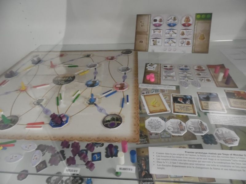 Le plateau de jeu. La thématique de l'époque me plaisait davantage (et à d'autres aussi, de ce que j'ai entendu...)