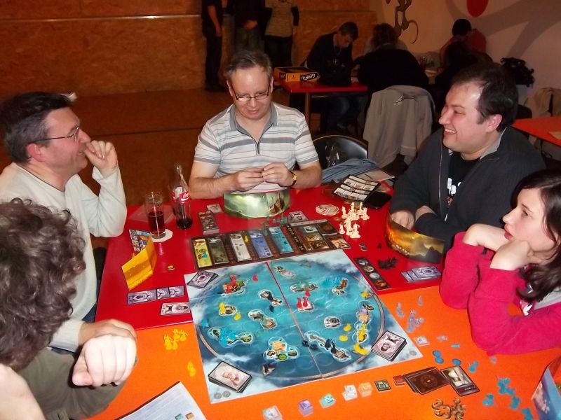 Monsieur Lubjisen semblait sur le point de gagner...et puis on réalise qu'il y a moyen de le contrer, alors évidemment, certains rigolent...Notez que moi, j'ai pas rit (ou alors pas fort).