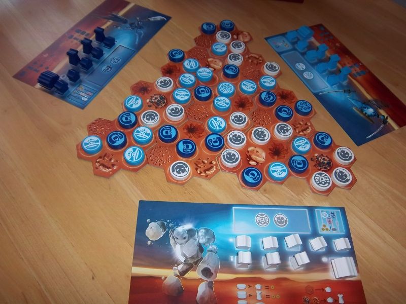 Un des jeux abstraits du festival, Ekö, ici préparé pour être joué à 3 joueurs....