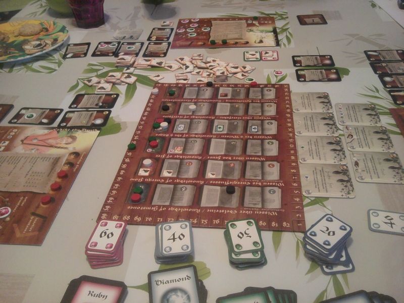 La puissance financière de Sylvie, en face de moi, fait peur avec ses 5 rubis ...