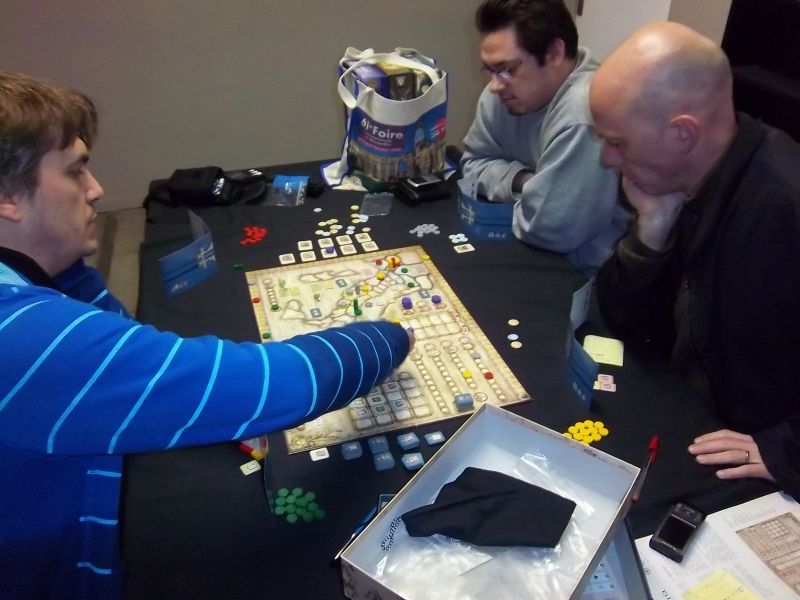 Unkle en action...peut-être en train de compléter sa collection de copistes.