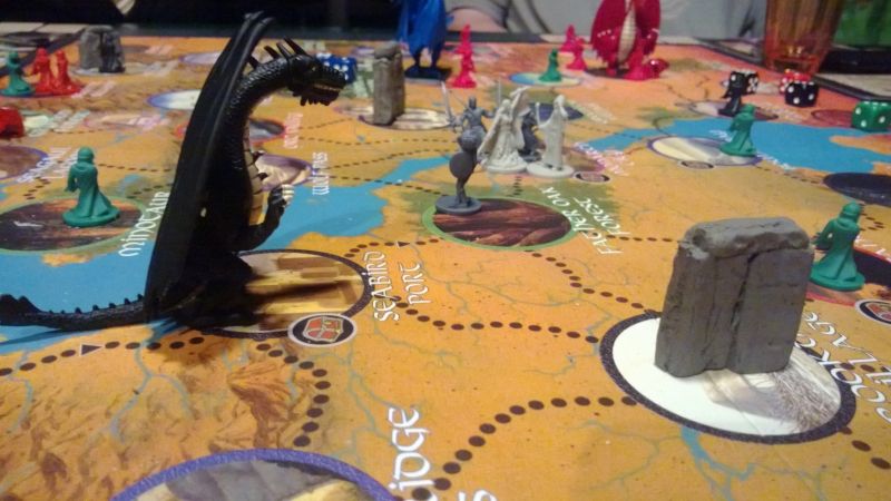 Nous sommes presque tous à Monarch city et les dragons approchent...