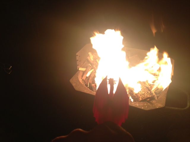 Un dragon rouge, ça fout le feu de partout !! Au secouuuurs...