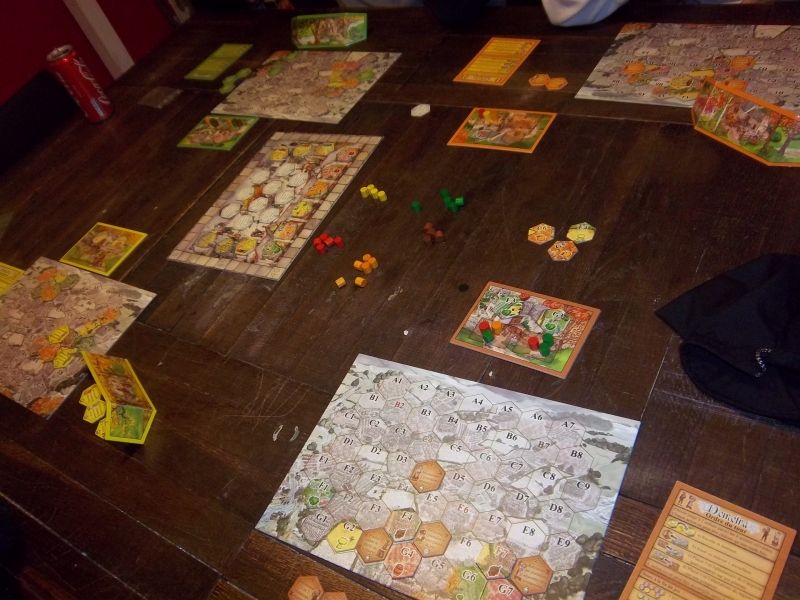 Oui, peu de tuile sur les plateaux individuels : Les tuiles événements ont accéléré la partie...