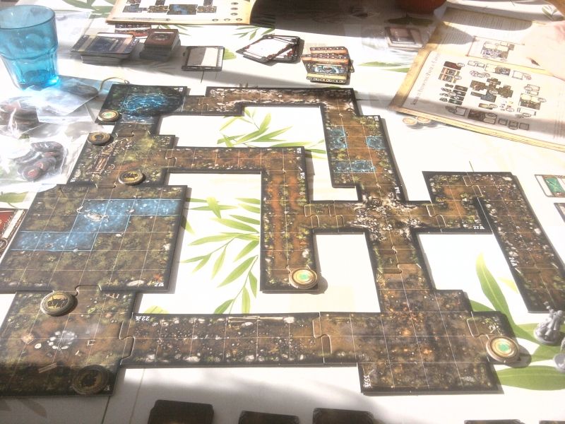 Qu'il fait beau sur notre terrain de jeu. Il manque les rochers sur le chemin du milieu pour terminer la mise en place.