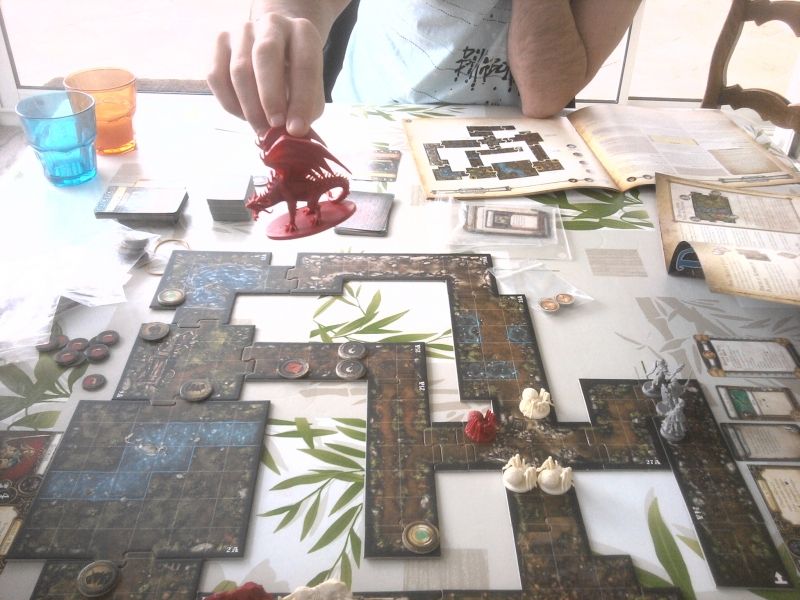 Valyndra vole vers les mineurs (3 sur la gauche) pour leur arracher l'Armure Sacrée.