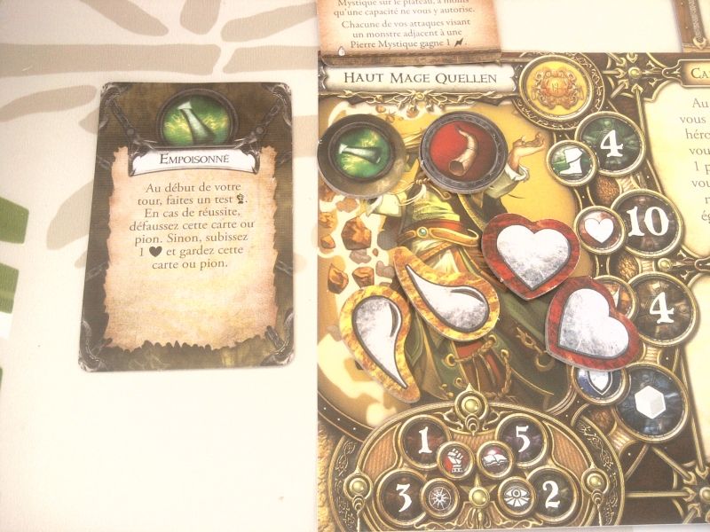 Mes ennuis commencent avec des empoisonnements à répétition. Cela conjugué à ma faible force, ça fait mal. Je vais tomber 2 fois en peu de temps à cause de ça.