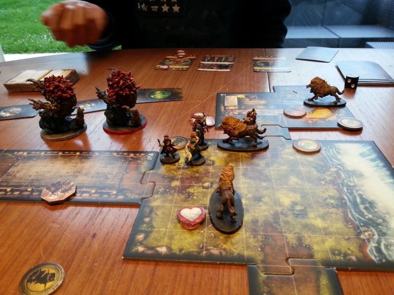 Les amis, protégeons ce villageois des chiens de l'enfer et que nos corps lui servent de rempart