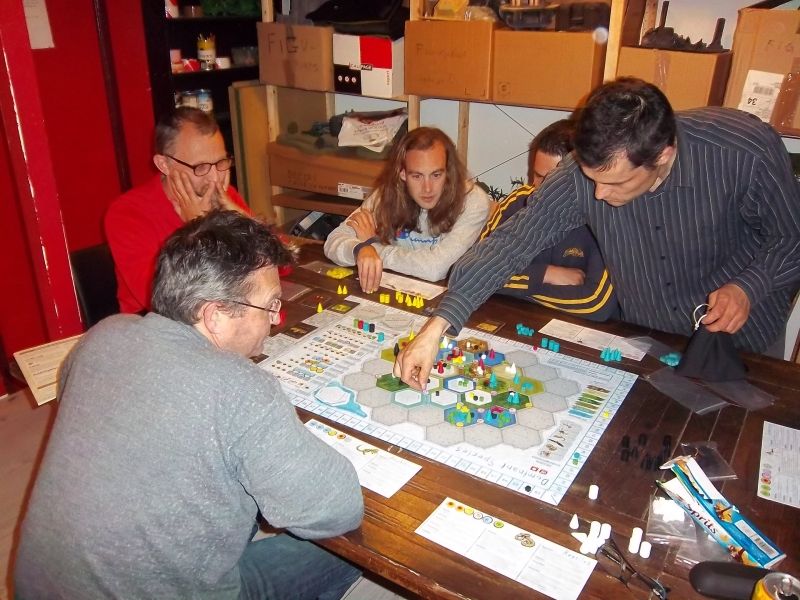 Cette fois, c'est monsieur Fabrice, le roi des insectes, qui joue son tour...