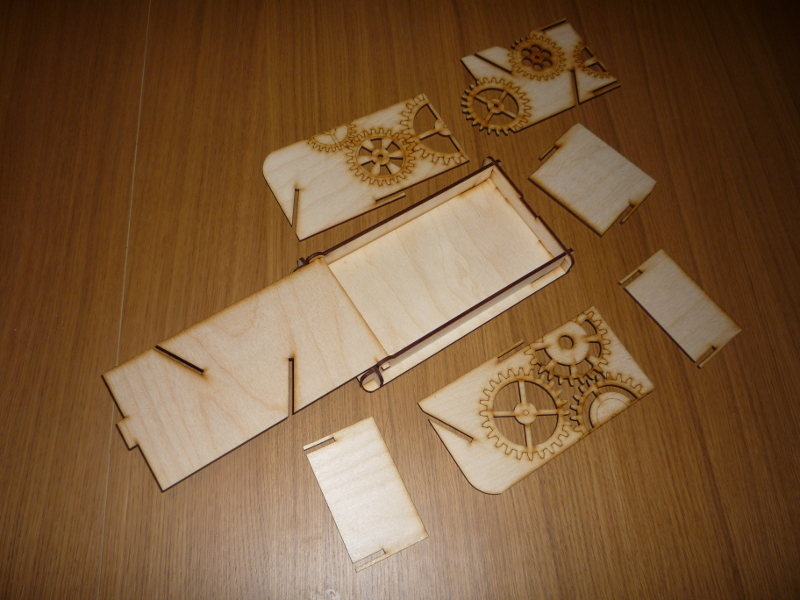 La boite et l'ensemble des pièces détachées