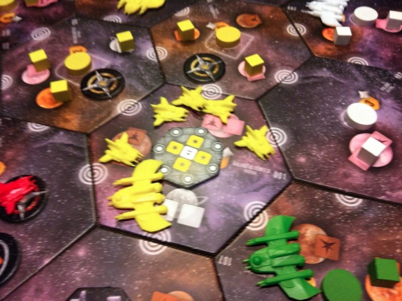 9. Le tournant de la partie : l'attaque de la SDCG par Nico - 1 frégate, 4 intercepteurs