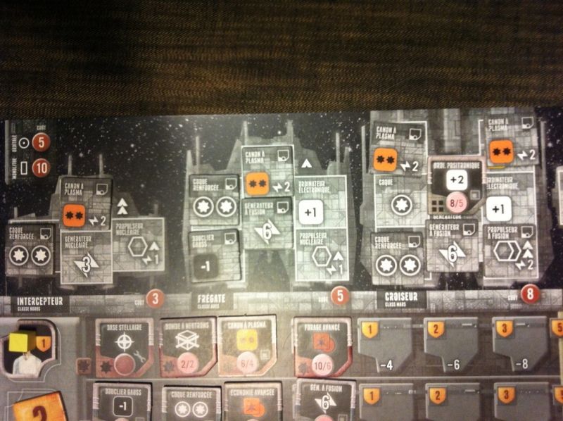 15. La technologie des vaisseaux de Nico : moins lourdement armé mais une meilleure défense : coques renforcées et boucliers