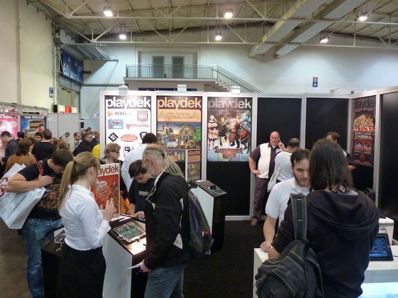 Stand 4-104 - Playdek