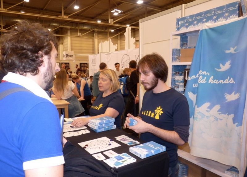 Yannick Massa, un des 2 auteurs, est à l'explication et joue avec nous