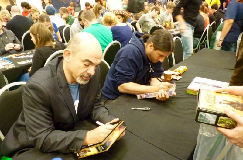Séance dédicace sur le stand de 7 Wonders Duel chez Repos Production