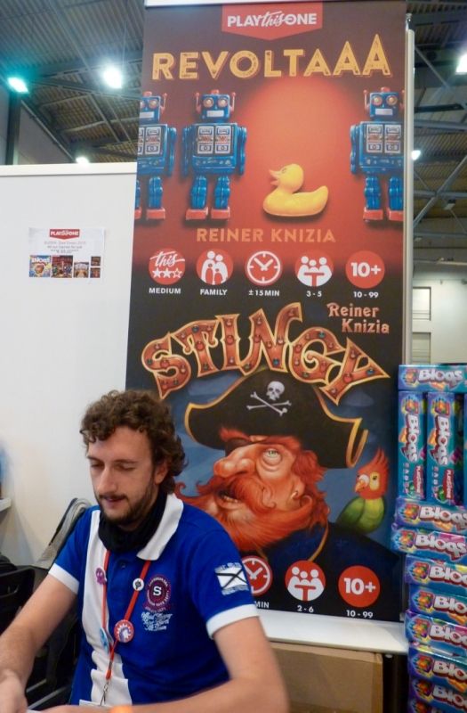 Bardatir en pleine concentration : Canard ou Robot ?