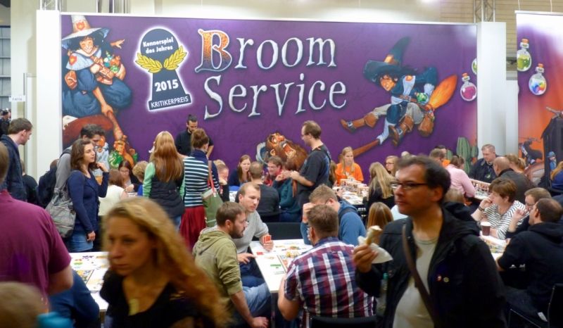 Toujours autant de monde sur les stands où l'on trouve Broom Service