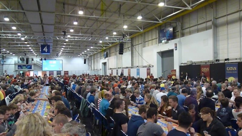 Y a pas à dire c'est grand : tous le Hall 4 est plein de Catane !!!
