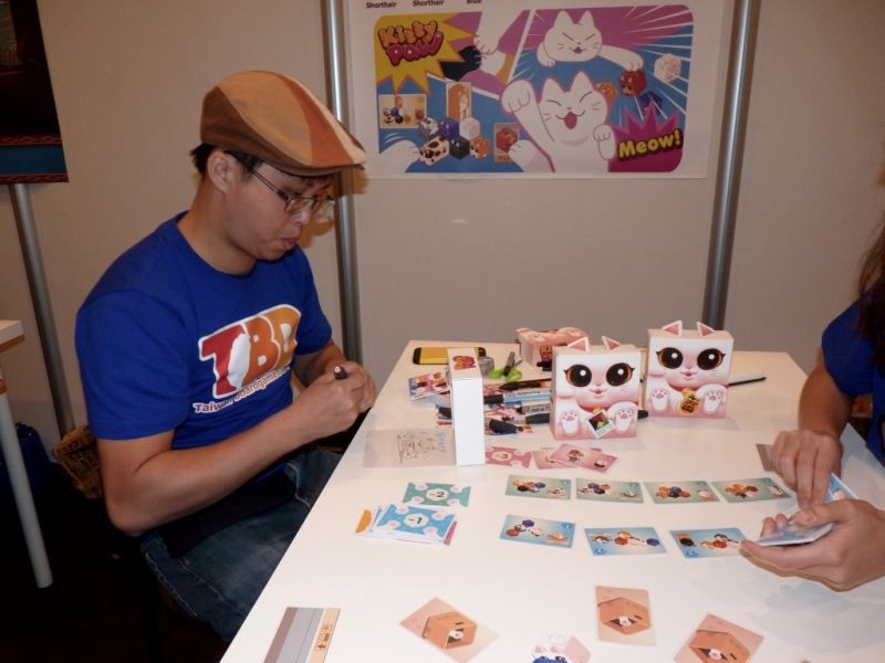 Notre photojournaliste avait précommandé en ligne sur TBD... pour sa classe :)