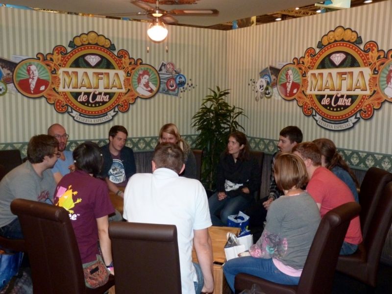 Grande table pour mafia de Cuba chez Lui-même