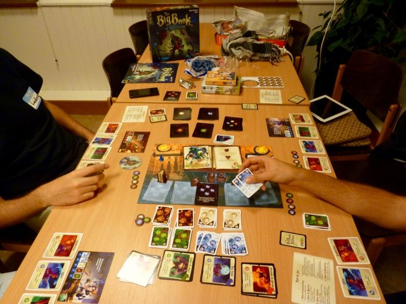 Une belle table de Big Book of Madness