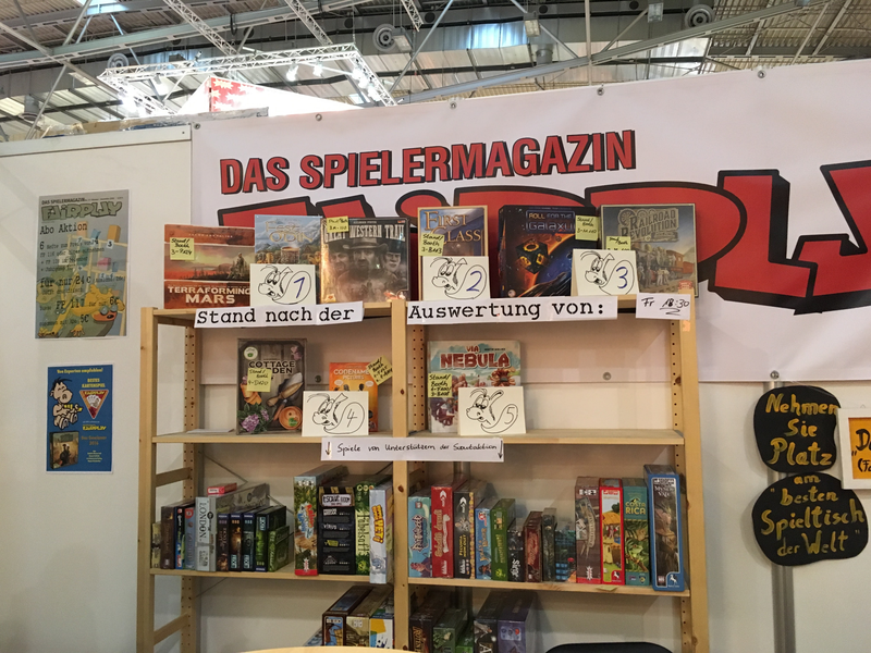 Le stand du Magazine Fair Play avec son classement du samedi matin des jeux présents sur le salon