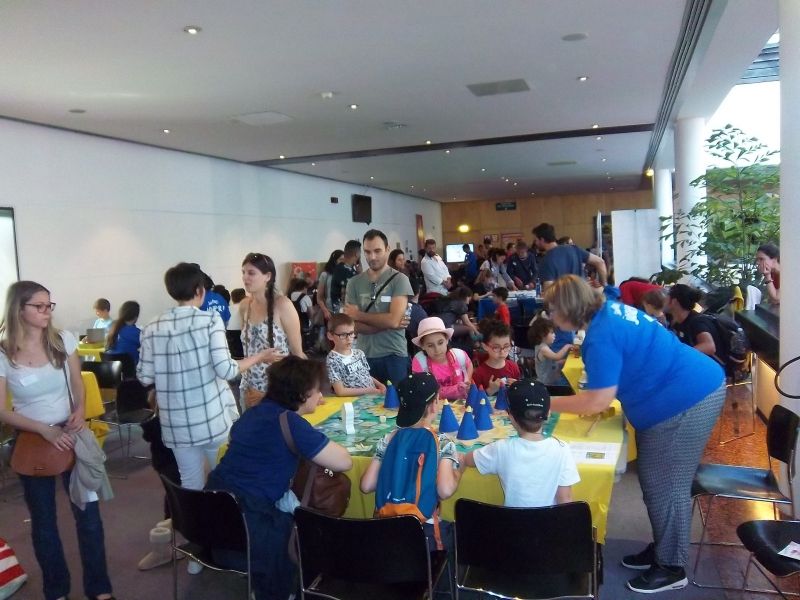 L'aile gauche fut consacrée aux jeux pour les plus petits, et les animateurs ont été très sollicités.